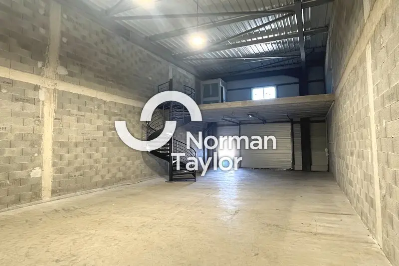 A louer Locaux d'activité 149m² Castries