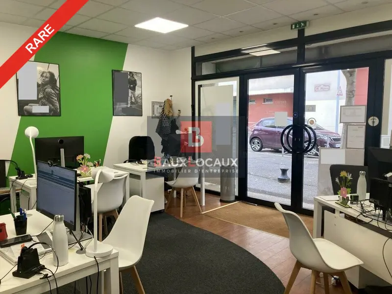 VENTE LOCAL COMMERCIAL D'ENVIRON 57 m²