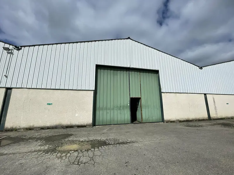 À LOUER  ENTREPÔT 465 M²  TRESSES