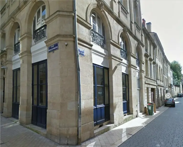Local commercial à louer  70 m²  Emplacement idéal
