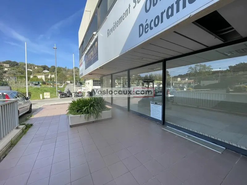 Opportunité à Vallauris : local commercial 251 m² à louer