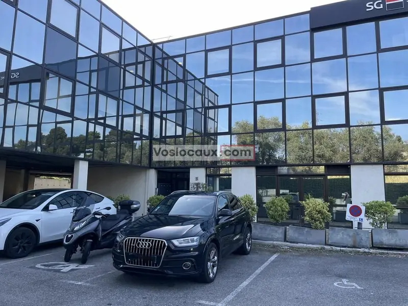 A louer : 2 min de l'A8, Bureaux de 170 m² au CANNET