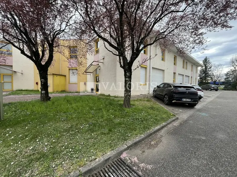 A louer Locaux d'activité 212m² Vaulx-en-Velin