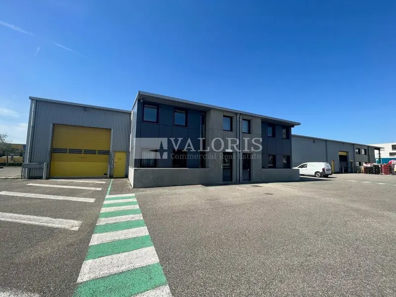 A louer Locaux d'activité 1045m² Vaulx-en-Velin
