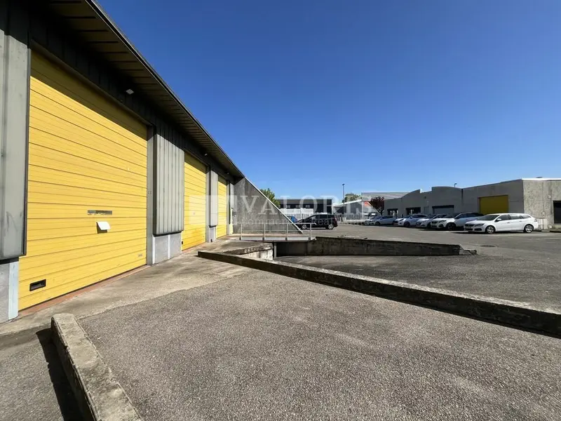 A louer Locaux d'activité 447m² Vaulx-en-Velin
