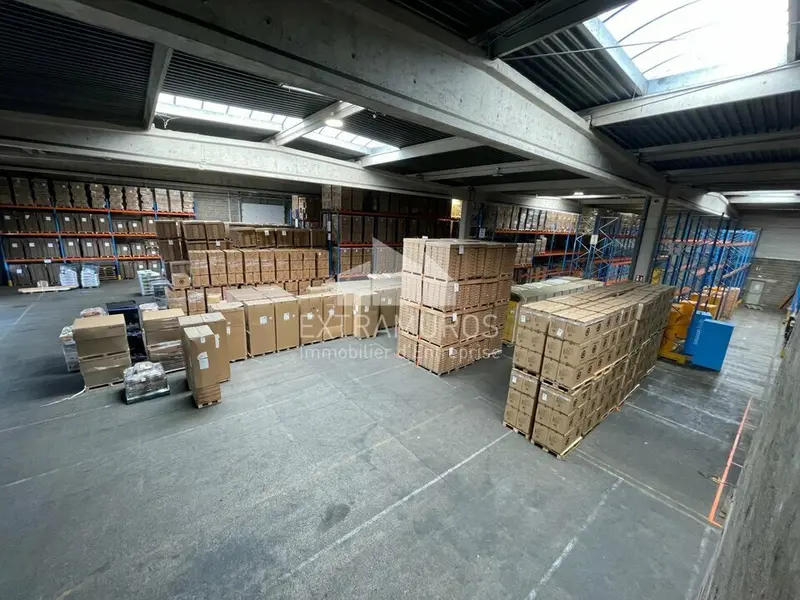 RARE : Local d'activités / entrepôt de 2009 m2 à vendre 