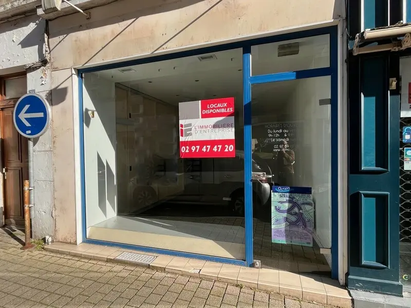 A LOUER - LOCAL COMMERCIAL - VANNES CENTRE