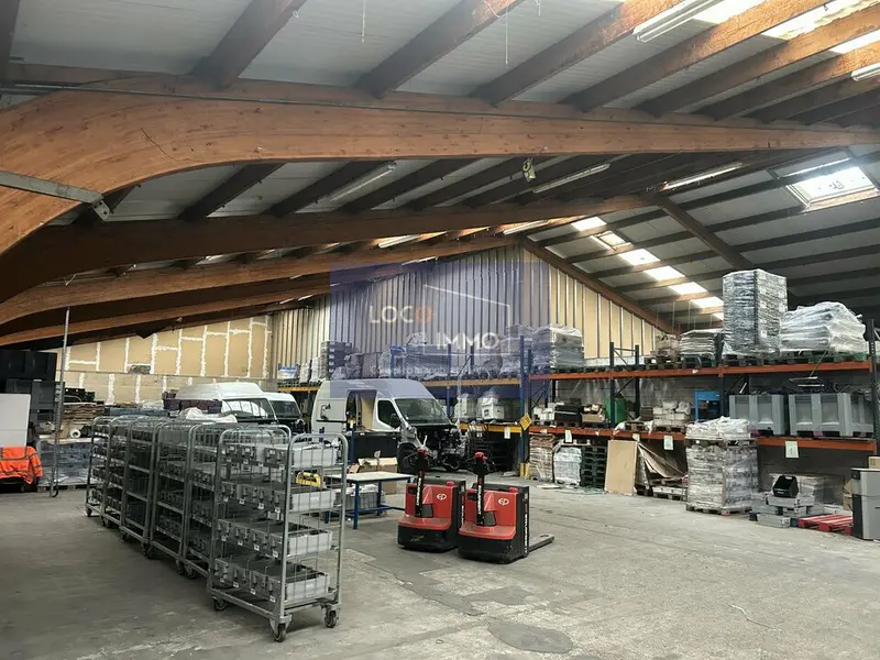 A louer Locaux d'activité 1150m² Gradignan