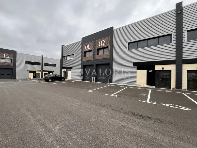 A louer Locaux d'activité 833m² 