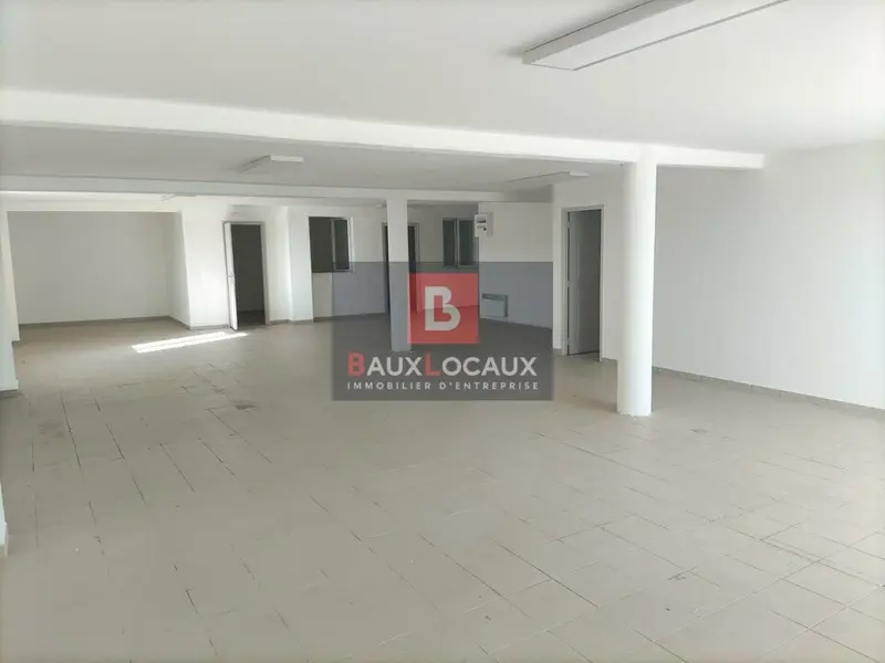 LOCAL COMMERCIAL D