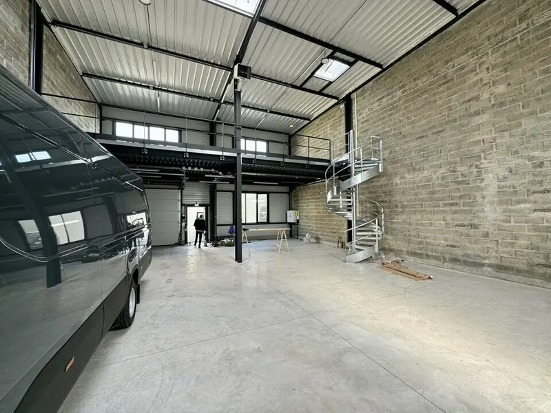A louer Locaux d'activité 217m² Mauregard