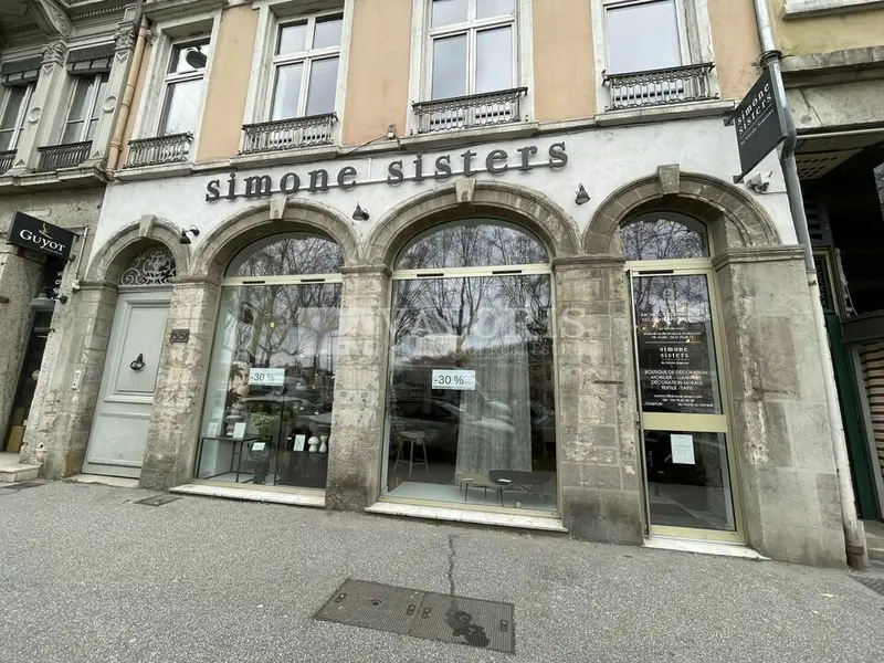 A louer Local commercial  334.4m² Lyon 02