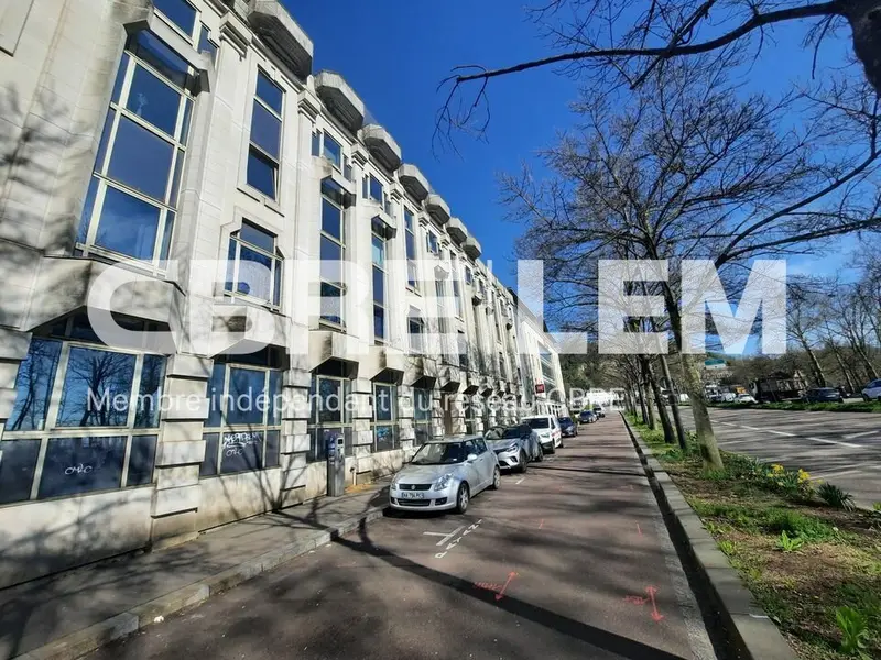 SECTEUR PLACE ST MARC / LOCAUX CLOISONNES.