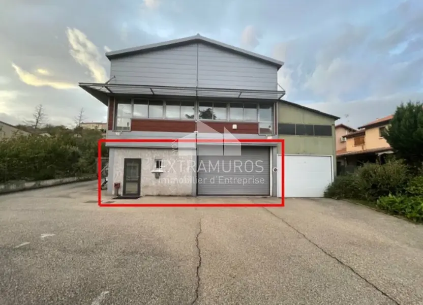 Location : Local d'activités de 180m² rénové Givors