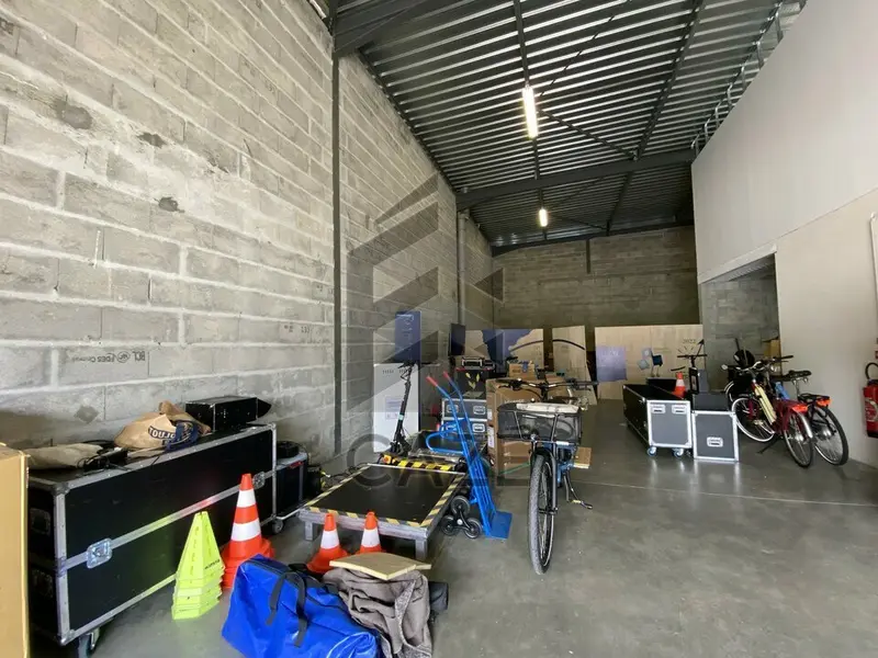 LOCAL D'ACTIVITE A LOUER - EYSINES