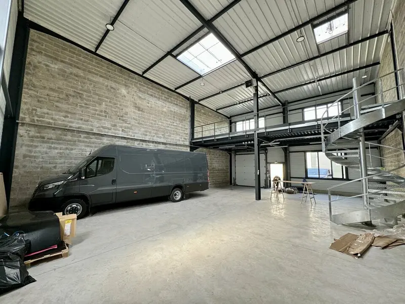 A louer Locaux d'activité 214m² Mauregard