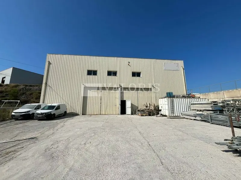 A louer Locaux d'activité 550m² Le Rove