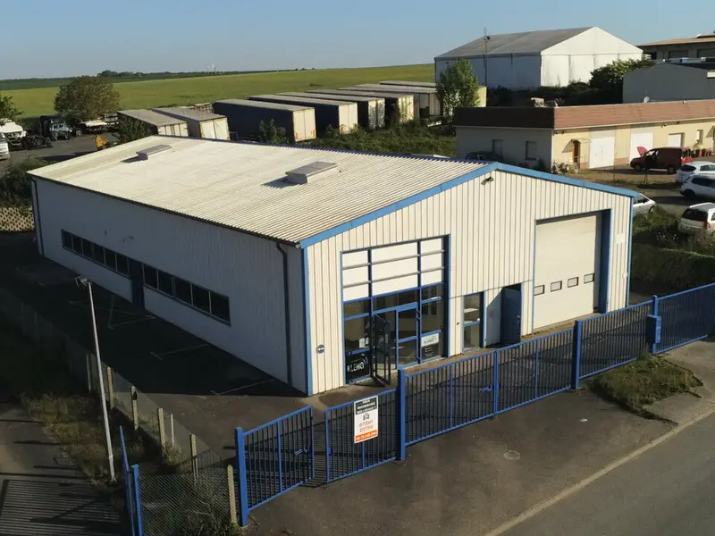 A vendre Locaux d'activité 480m² Troissereux A vendre Locaux d'activité 480m² Troissereux