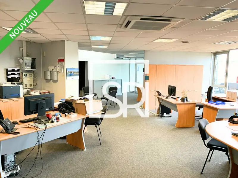 A vendre Entrepôt 4364m² Riom
