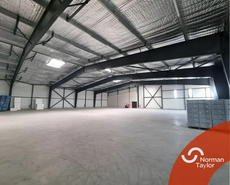 A louer, bâtiment industriel de 1 320 m² sur 3 100 m² 