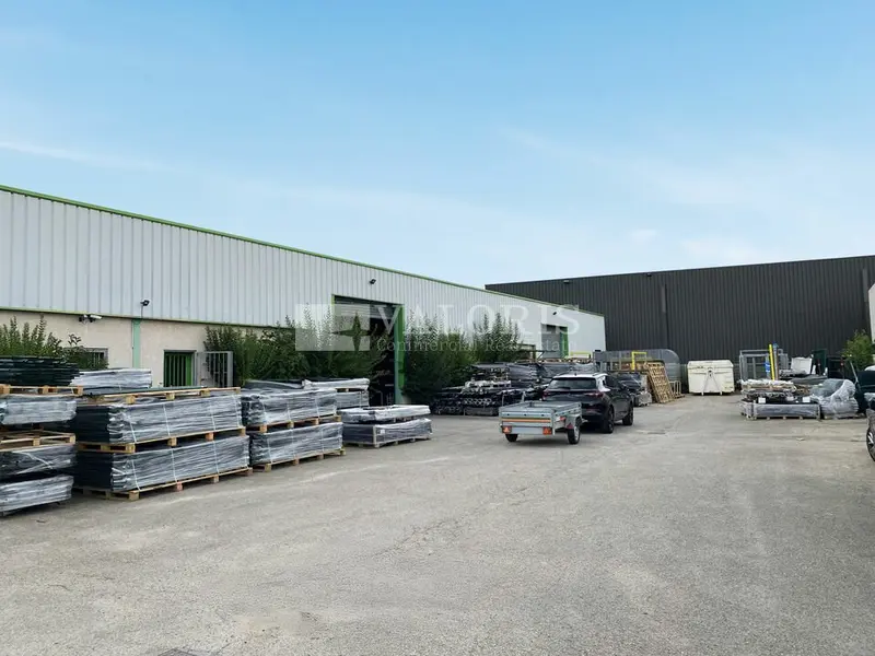 A louer Locaux d'activité 1092m² Pusignan