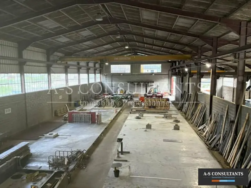 A louer Entrepôt 880m² Saint-Ferréol