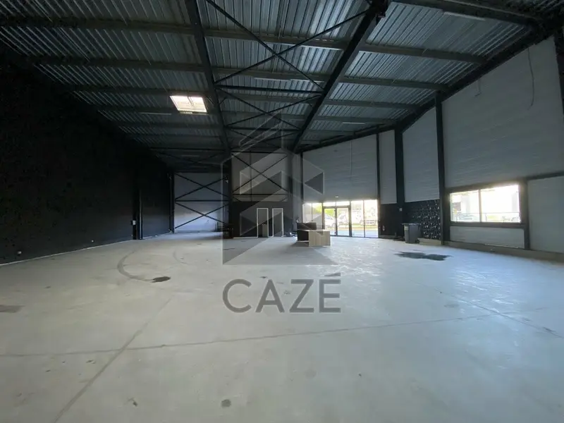 LOCAL D'ACTIVITES / SHOWROOM