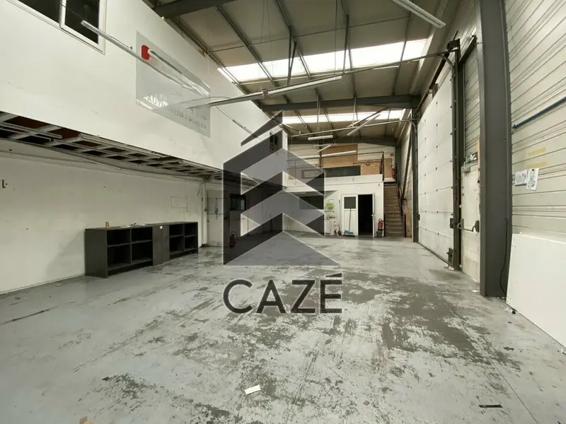 LOCAL / SHOWROOM A LOUER