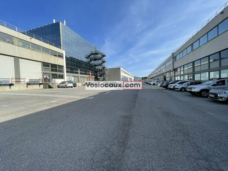 A louer Bureaux 117.4m² Carros