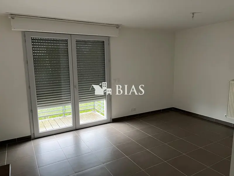 A VENDRE - STUDIO AVEC BALCON - BIHOREL