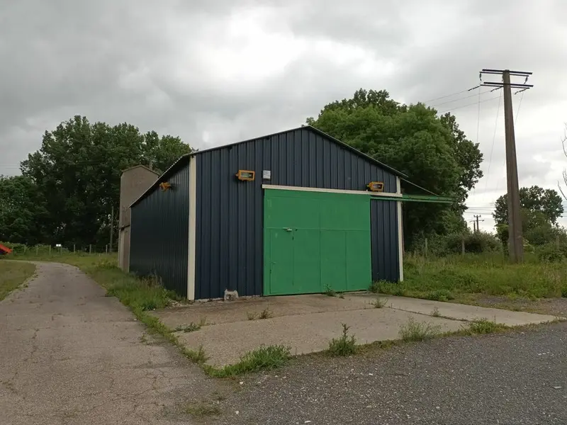 AXE PASSANT - Emplacement stratégique - Grand terrain. AXE PASSANT - Emplacement stratégique - Grand terrain.