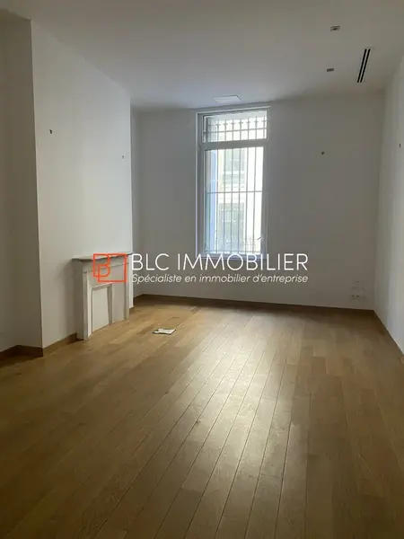 LOCAL PROFESSIONNEL A LOUER 32 m² PREFECTURE MARSEILLE 13001  LOCAL PROFESSIONNEL A LOUER 32 m² PREFECTURE MARSEILLE 13001