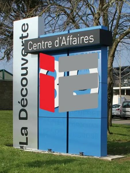 BUREAUX - ENTRÉE DE VILLE BUREAUX - ENTRÉE DE VILLE