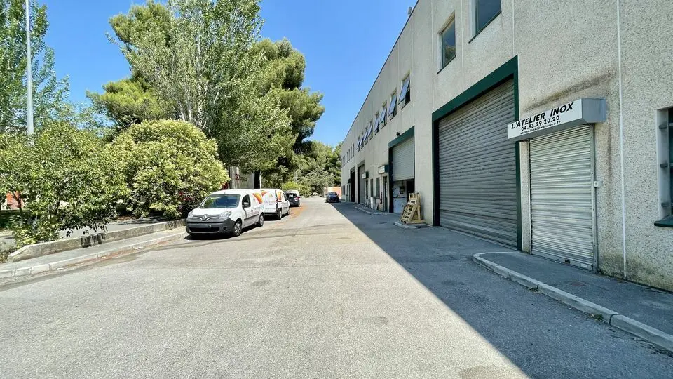 A louer : Locaux d'activité de 180 m²  à CARROS A louer : Locaux d'activité de 180 m²  à CARROS