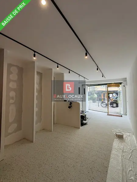 VENTE BAIL LOCAL COMMERCIAL 35 m² SALON DE PROVENCE VENTE BAIL LOCAL COMMERCIAL 35 m² SALON DE PROVENCE