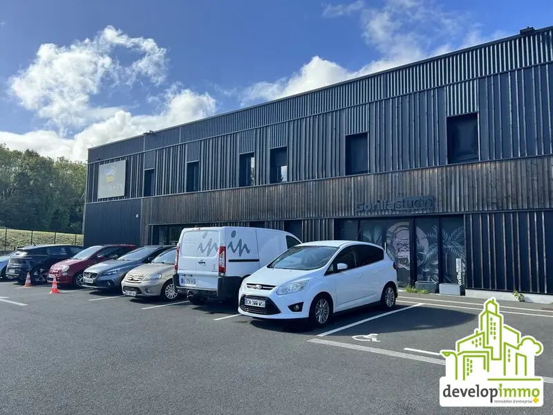 EXCLUSIVITE - LOCAUX D'ACTIVITE avec Bureaux très belles prestations  EXCLUSIVITE - LOCAUX D'ACTIVITE avec Bureaux très belles prestations