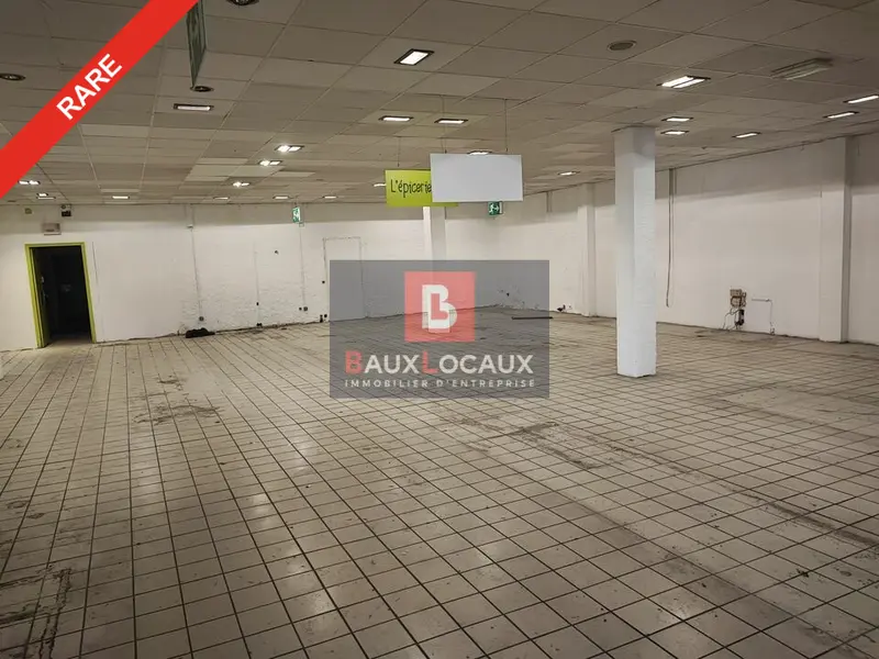 LOCATION LOCAL COMMERCIAL 364 m² SALON DE PROVENCE LOCATION LOCAL COMMERCIAL 364 m² SALON DE PROVENCE