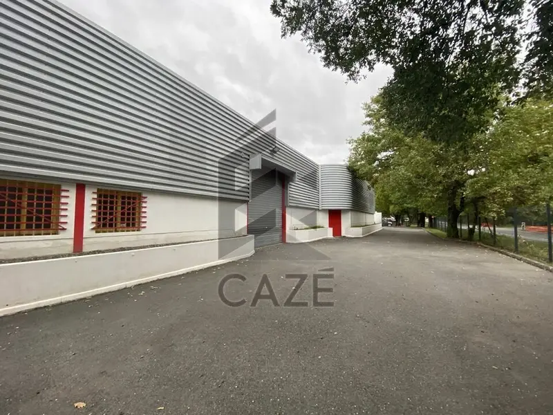 ENTREPOT A LOUER - PESSAC 