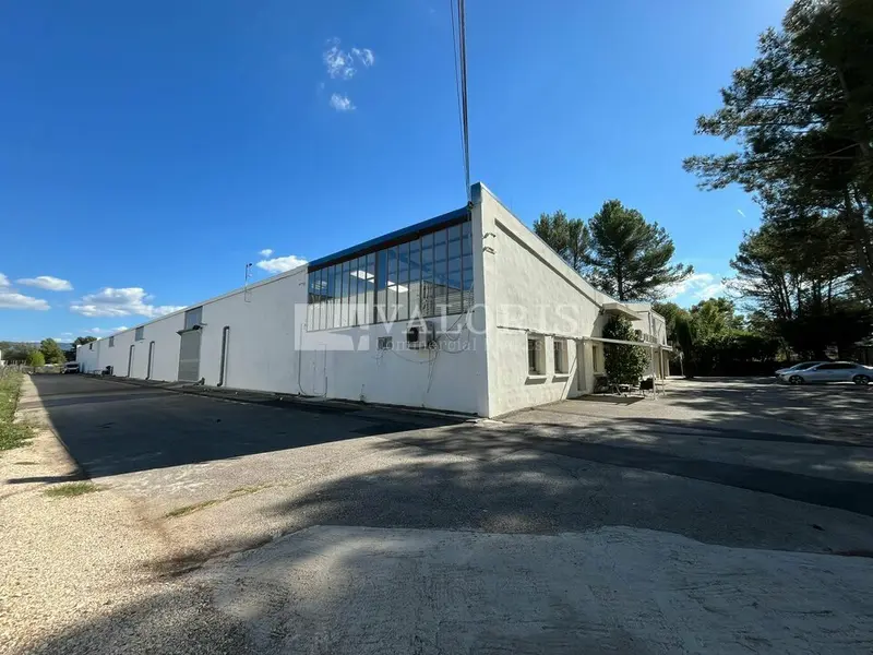 A louer Locaux d'activité 594m² Rousset A louer Locaux d'activité 594m² Rousset