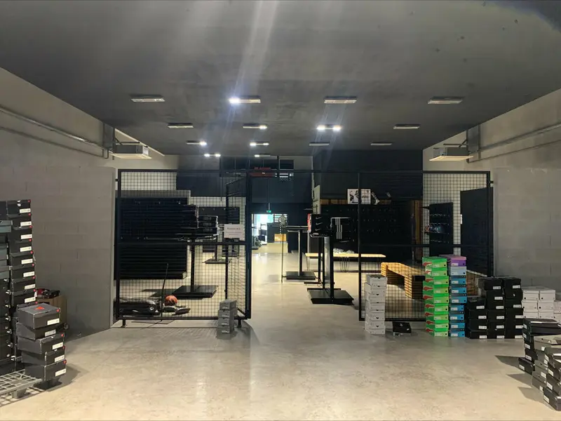 Local d'activité / commercial de 689 m² entre les Chartrons et Bacalan Local d'activité / commercial de 689 m² entre les Chartrons et Bacalan