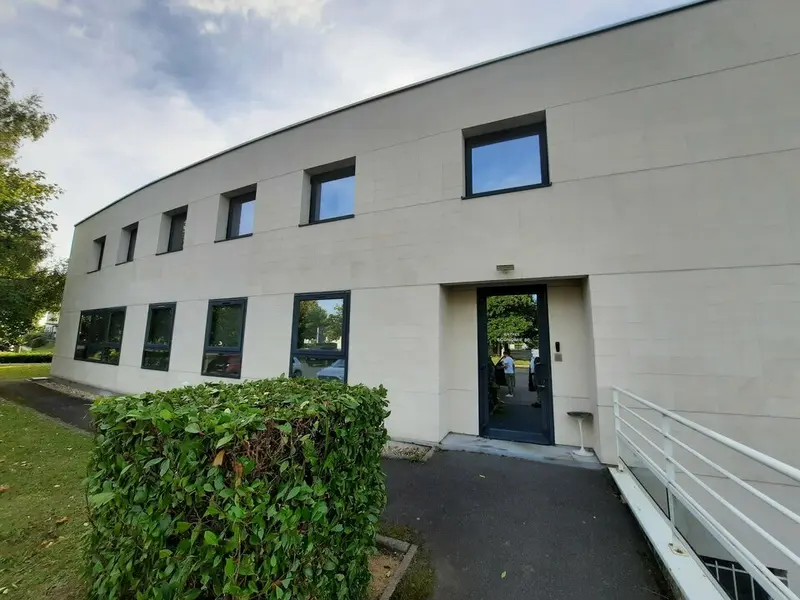 COMMERCE POSSIBLE. COMMERCE POSSIBLE.