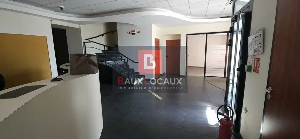 A louer Local commercial  140m² Carpentras A louer Local commercial  140m² Carpentras