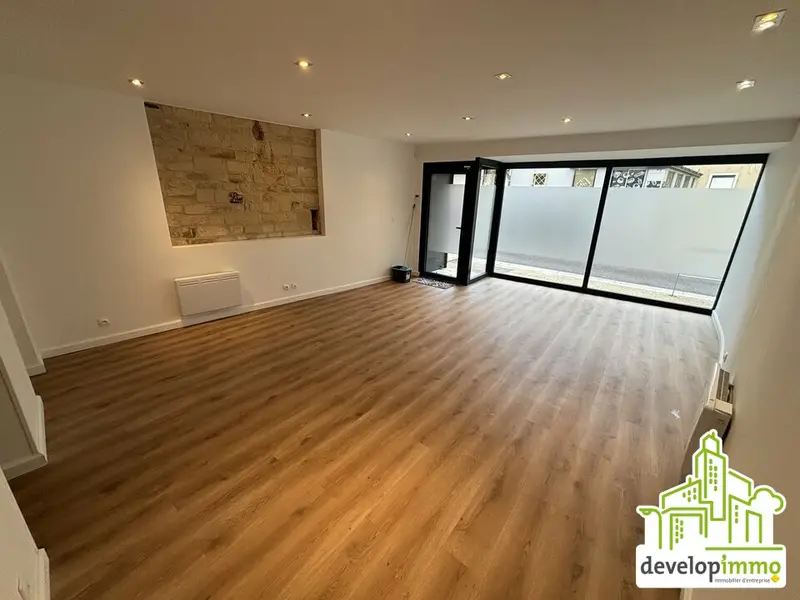 LOCAL COMMERIAL REFAIT A NEUF LOCAL COMMERIAL REFAIT A NEUF