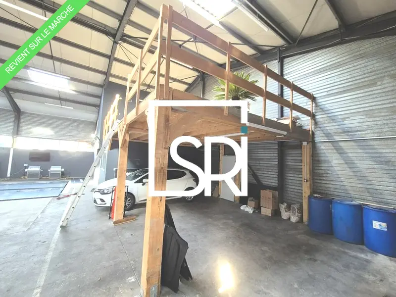 A louer Entrepôt 353m² Le Cendre A louer Entrepôt 353m² Le Cendre