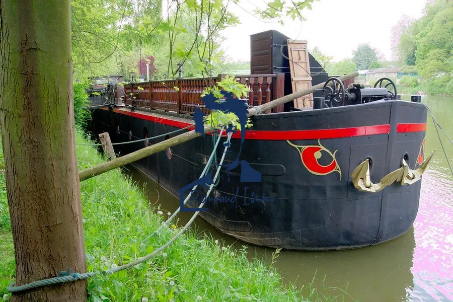 Murs et Fonds Bar Péniche prêt à l'exploitation Murs et Fonds Bar Péniche prêt à l'exploitation