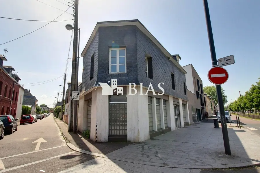 LOCAL PROFESSIONNEL 285m2 LOCAL PROFESSIONNEL 285m2