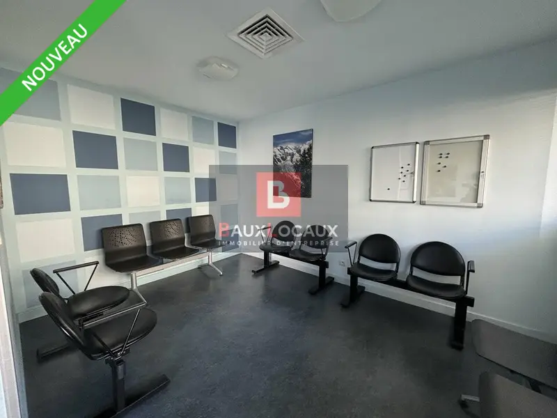 À LOUER  BUREAUX 95 m²  AVIGNON EXTRA-MUROS  PROCHE GARE ET TRAMWAY À LOUER  BUREAUX 95 m²  AVIGNON EXTRA-MUROS  PROCHE GARE ET TRAMWAY