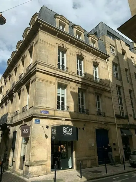 A LOUER - LOCAL COMMERCIAL TRIANGLE D'OR A LOUER - LOCAL COMMERCIAL TRIANGLE D'OR