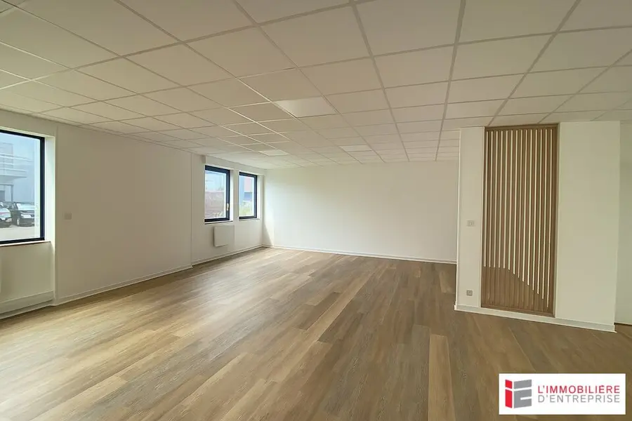 LOCATION  BUREAUX AMENAGES  270 M²  PACÉ, OUEST DE RENNES LOCATION  BUREAUX AMENAGES  270 M²  PACÉ, OUEST DE RENNES