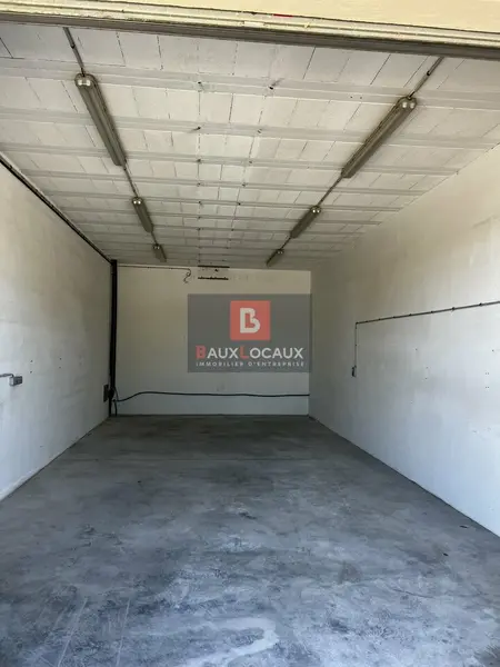 A louer Locaux d'activité 50m² L'Isle-sur-la-Sorgue A louer Locaux d'activité 50m² L'Isle-sur-la-Sorgue